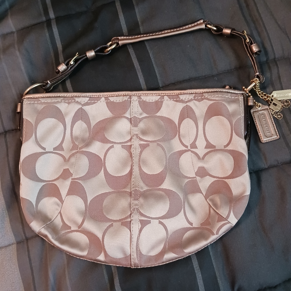 👜 Lovely Gold Coach Purse!